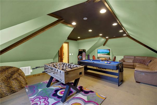Game Room, Interior, Recessed Lighting