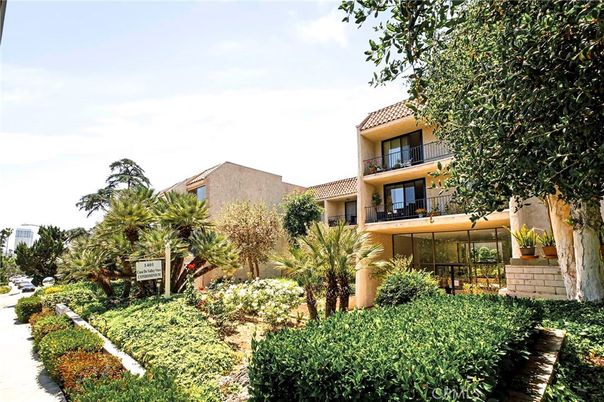 Exterior, Facade, Mediterranean