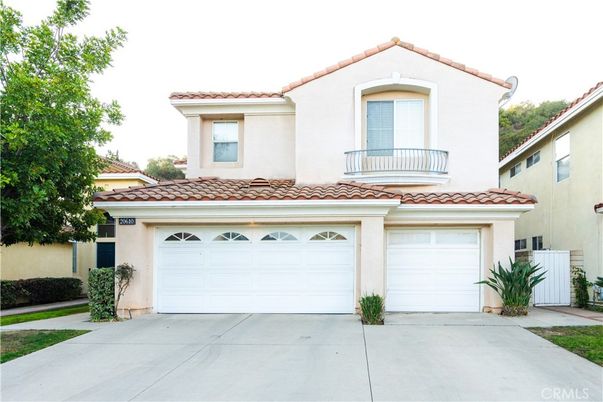 Attached, Exterior, Facade, Mediterranean