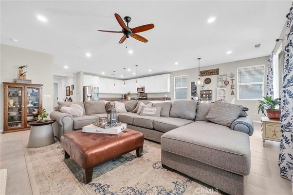 Interior, Kitchen, Living room, Pendant Lights, Recessed Lighting, Stainless Steel Appliances