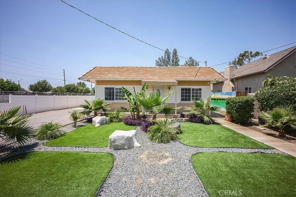 Backyard, Exterior, Facade, Ranch