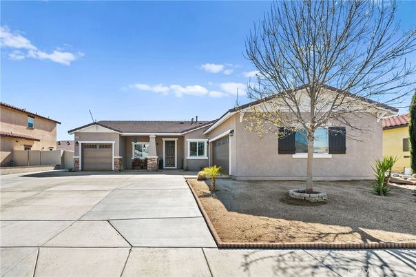 Attached, Exterior, Facade, Ranch