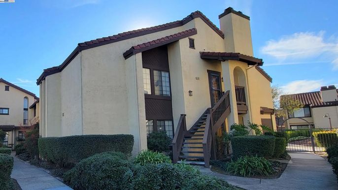 Exterior, Facade, Spanish Mediterranean