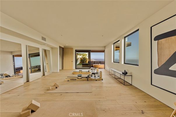 Fitness Equipment, Interior, Recessed Lighting, Wood Texture Flooring