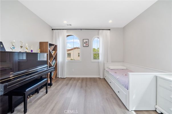 Interior, Piano, Recessed Lighting, Wood Texture Flooring