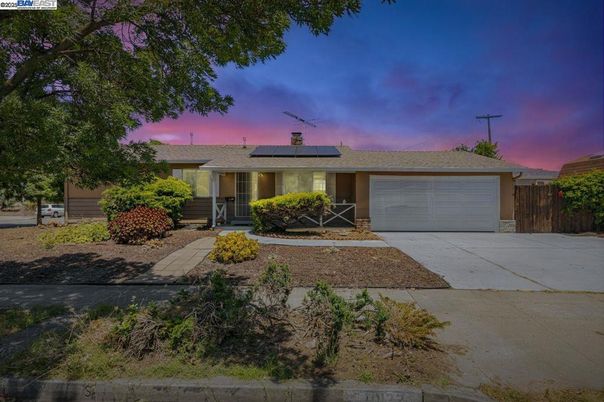 Attached, Exterior, Facade, Solar Panels, Ranch