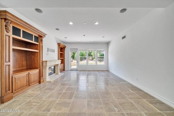 Empty room, Fireplace, Interior, Recessed Lighting