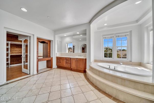 Bathroom, Interior, Recessed Lighting, Wood Texture Flooring