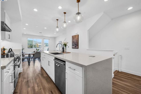 Dining room, Interior, Kitchen, Pendant Lights, Recessed Lighting, Wood Texture Flooring