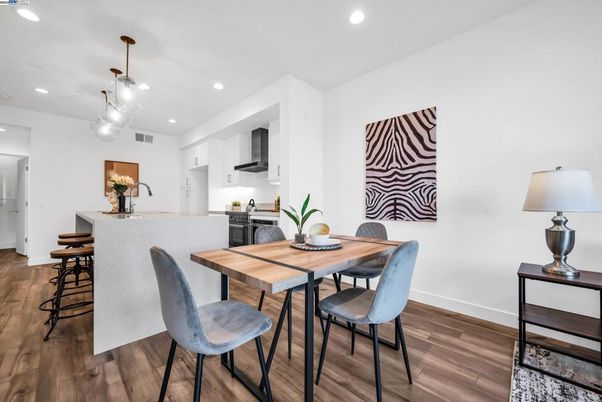 Dining room, Interior, Kitchen, Pendant Lights, Recessed Lighting, Wood Texture Flooring