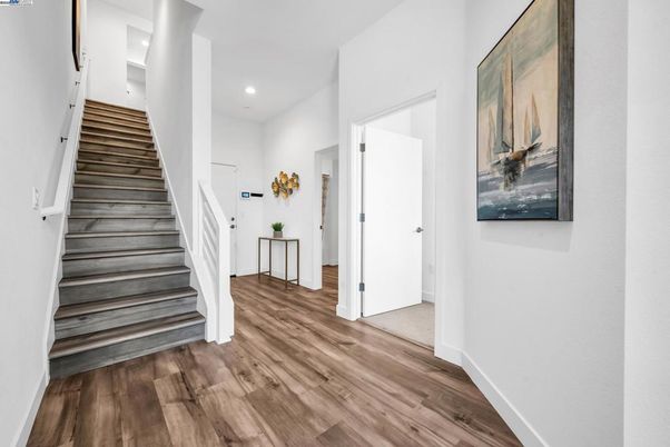 Interior, Recessed Lighting, Wood Texture Flooring