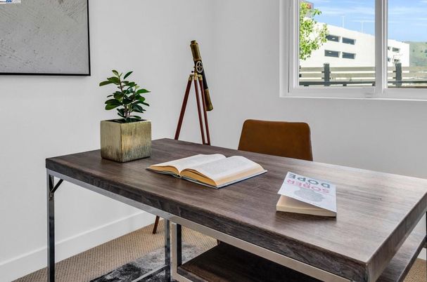 Home Office, Interior