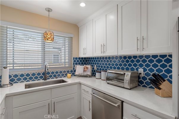 Interior, Pendant Lights, Recessed Lighting, Stainless Steel Appliances