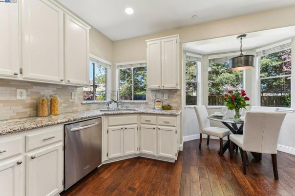 Dining room, Interior, Kitchen, Pendant Lights, Recessed Lighting, Wood Texture Flooring