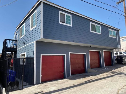 Attached, Exterior, Facade, None