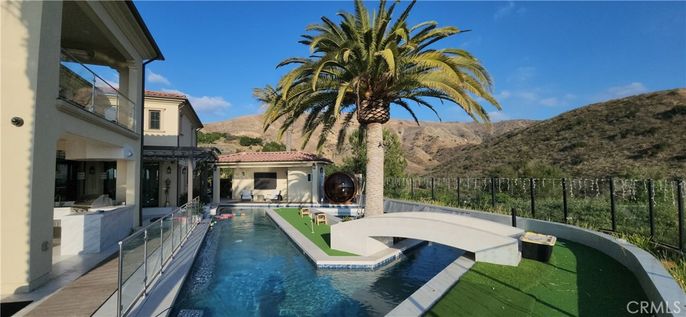 Exterior, Pool