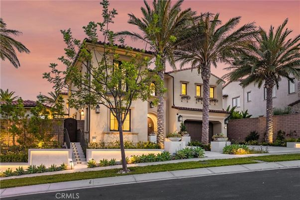 Attached, Exterior, Facade, Mediterranean
