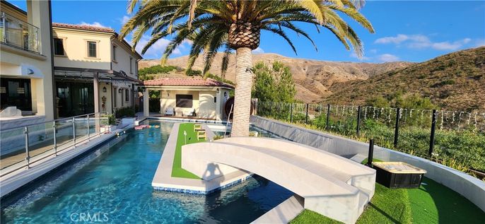 Exterior, Pool