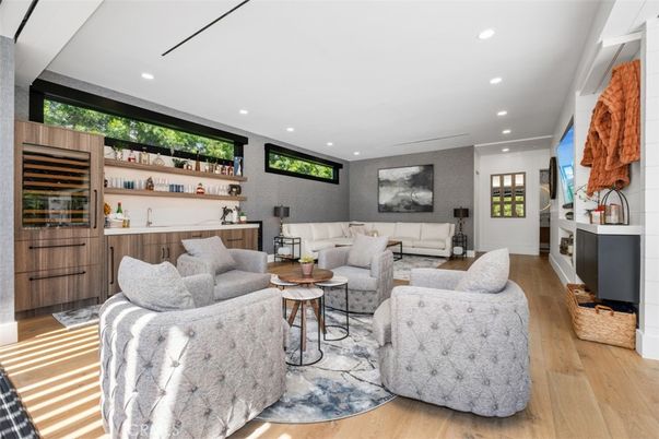 Interior, Living room, Recessed Lighting, Wood Texture Flooring