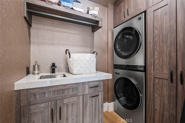 Interior, Utility Closets, Washer, Wood Texture Flooring