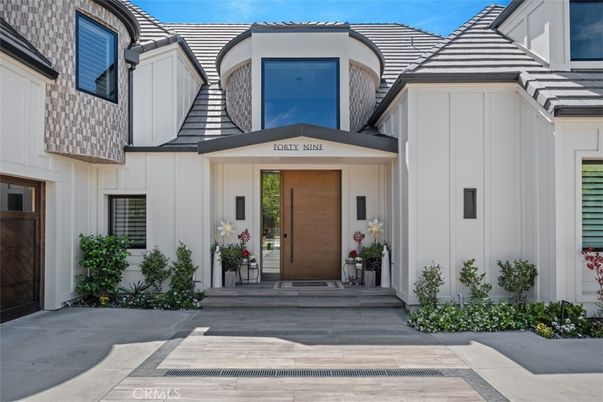 Exterior, Facade, Mediterranean
