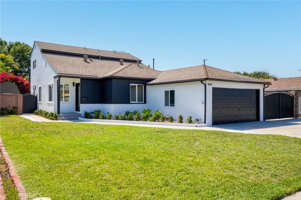 Backyard, Detached Garage, Exterior