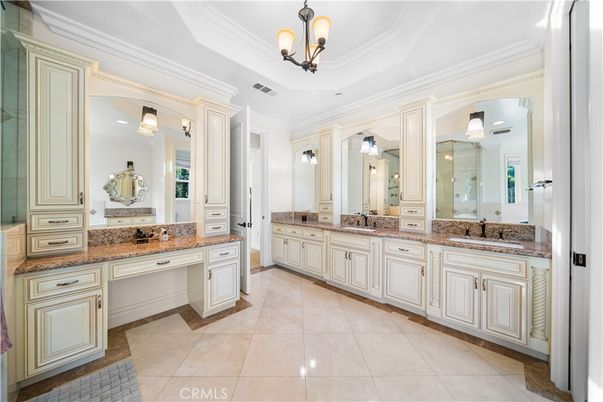 Bathroom, Dual Sink Vanities, Interior