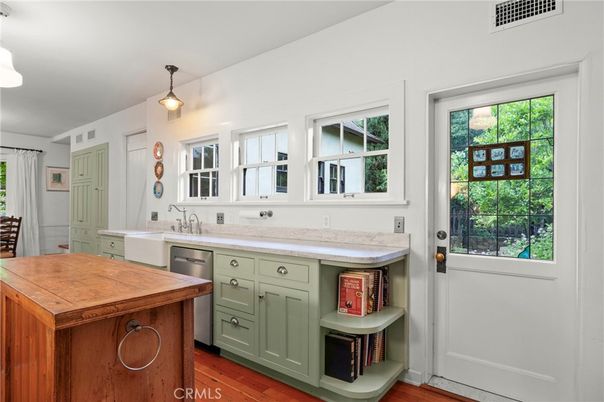 Interior, Kitchen, Pendant Lights, Wood Texture Flooring