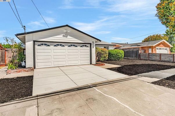 Detached Garage, Exterior
