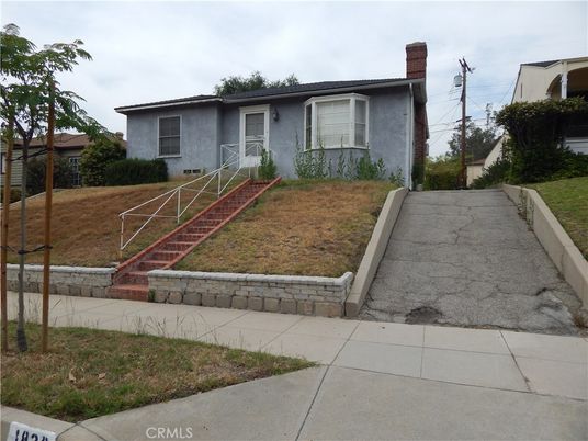 Backyard, Exterior, Facade, Ranch