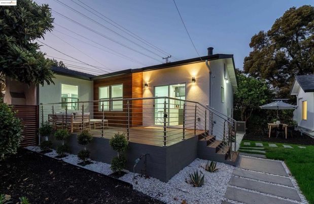 Backyard, Exterior, Facade, Modern