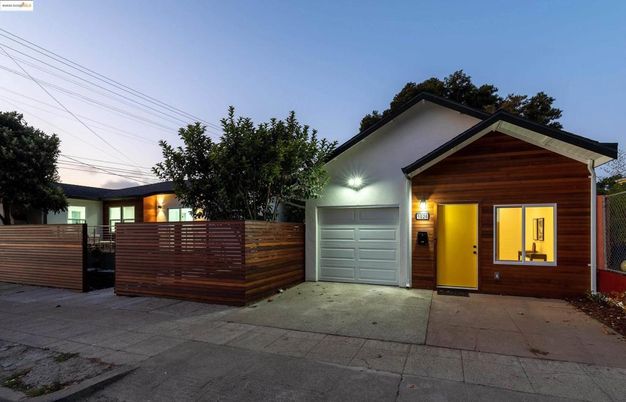 Detached Garage, Exterior, Facade, Modern