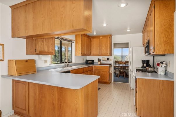 Dining room, Interior, Kitchen, Recessed Lighting