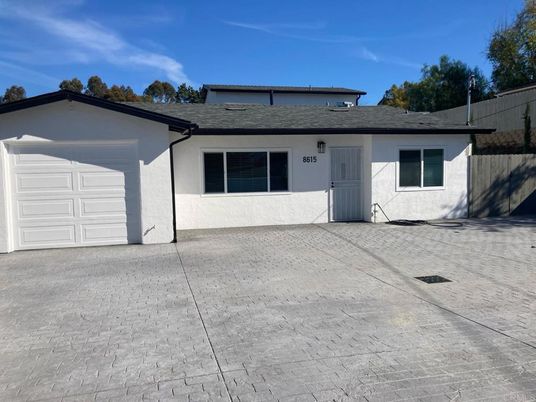 Attached, Exterior, Facade, Ranch
