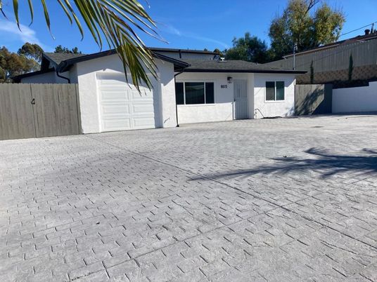 Attached, Exterior, Facade, Ranch