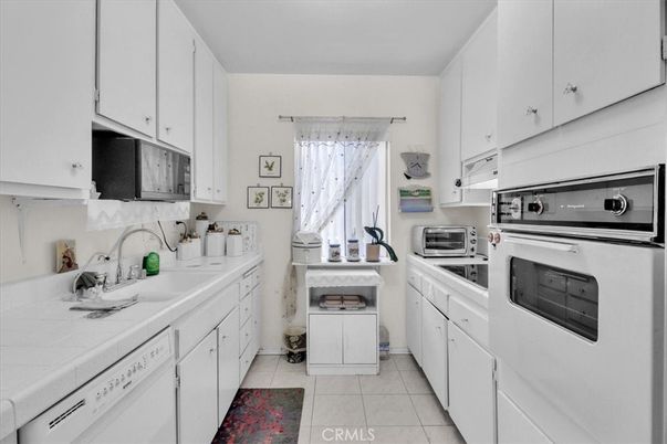 Interior, Kitchen, Tile Countertops