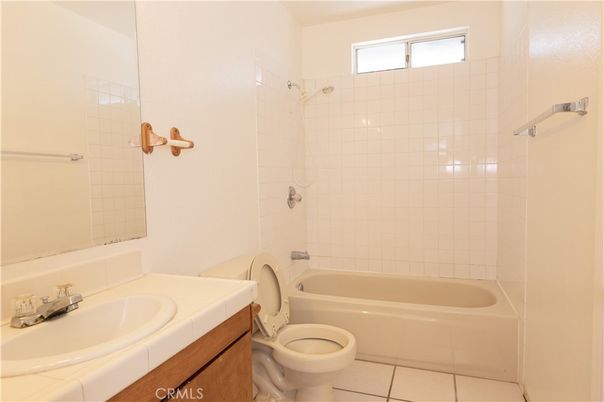 Bathroom, Interior, Tile Countertops