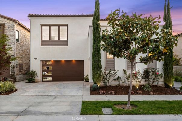 Attached, Exterior, Facade, Mediterranean
