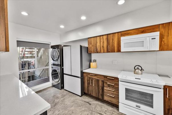 Interior, Kitchen, Recessed Lighting, Washer