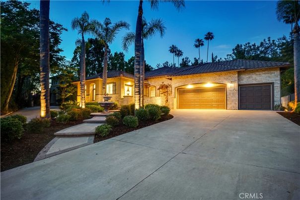 Attached, Exterior, Facade, Ranch