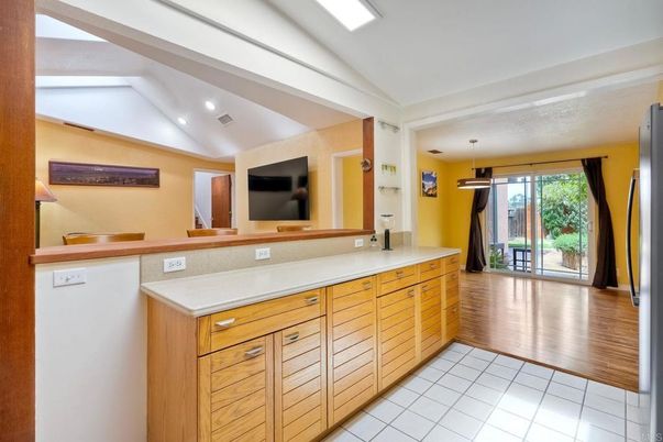 Interior, Pendant Lights, Recessed Lighting, Wood Texture Flooring