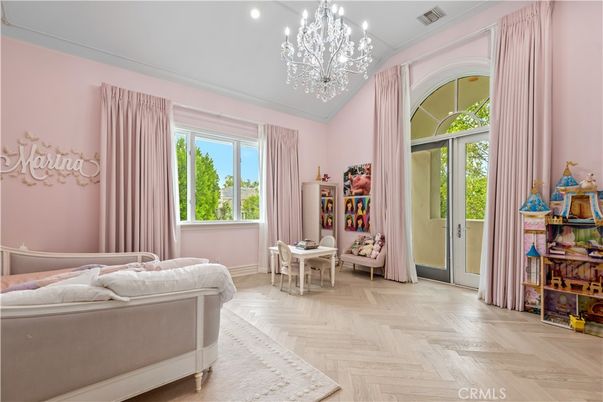 Chandelier, Interior, Recessed Lighting, Wood Texture Flooring