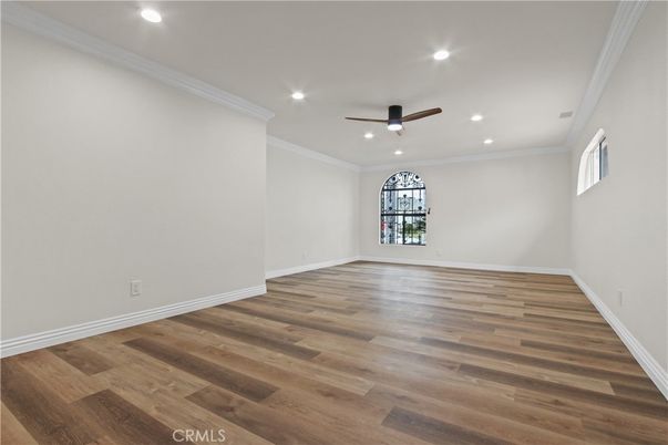 Empty room, Interior, Recessed Lighting, Wood Texture Flooring