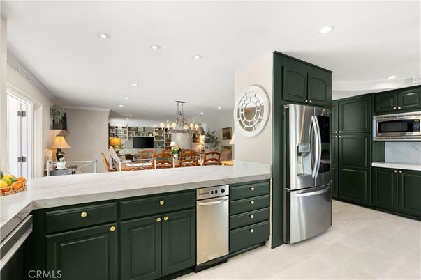 Chandelier, Dining room, Interior, Kitchen, Pendant Lights, Recessed Lighting, Stainless Steel Appliances