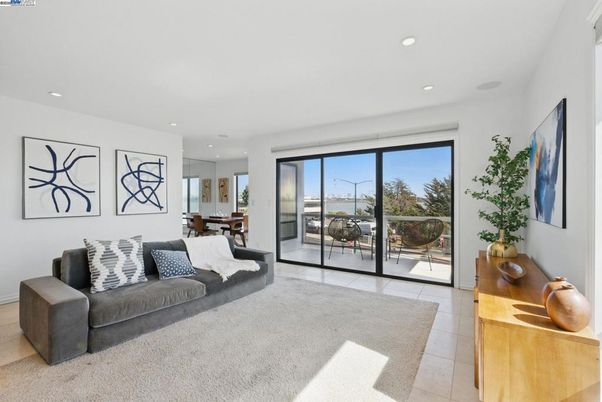 Dining room, Interior, Living room, Recessed Lighting, Water