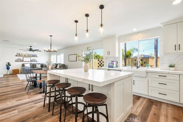 Dining room, Interior, Kitchen, Pendant Lights, Recessed Lighting, Wood Texture Flooring