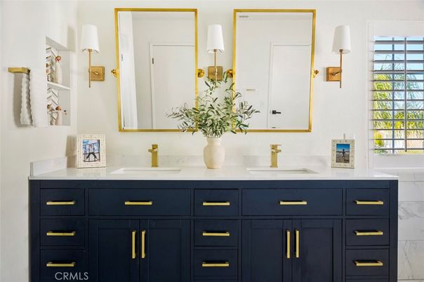 Bathroom, Dual Sink Vanities, Interior