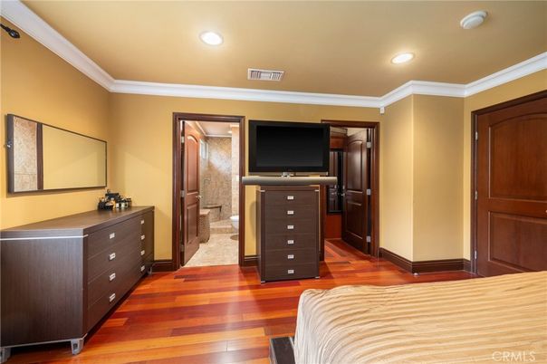 Bathroom, Interior, Recessed Lighting, Wood Texture Flooring