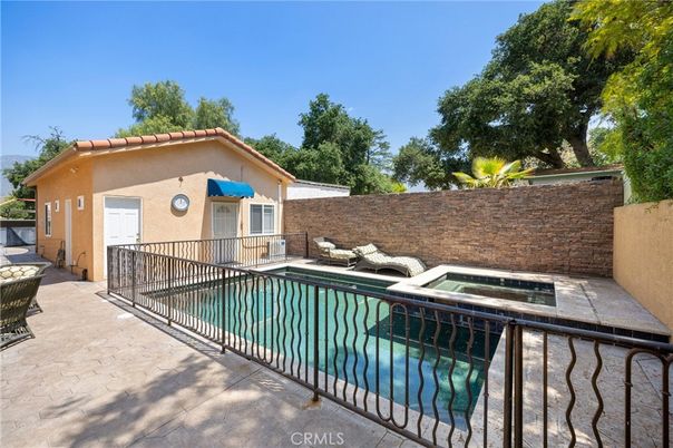 Exterior, Pool