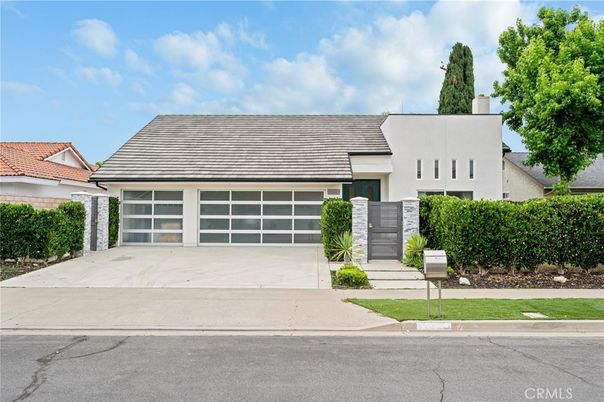 Attached, Exterior, Facade, Ranch